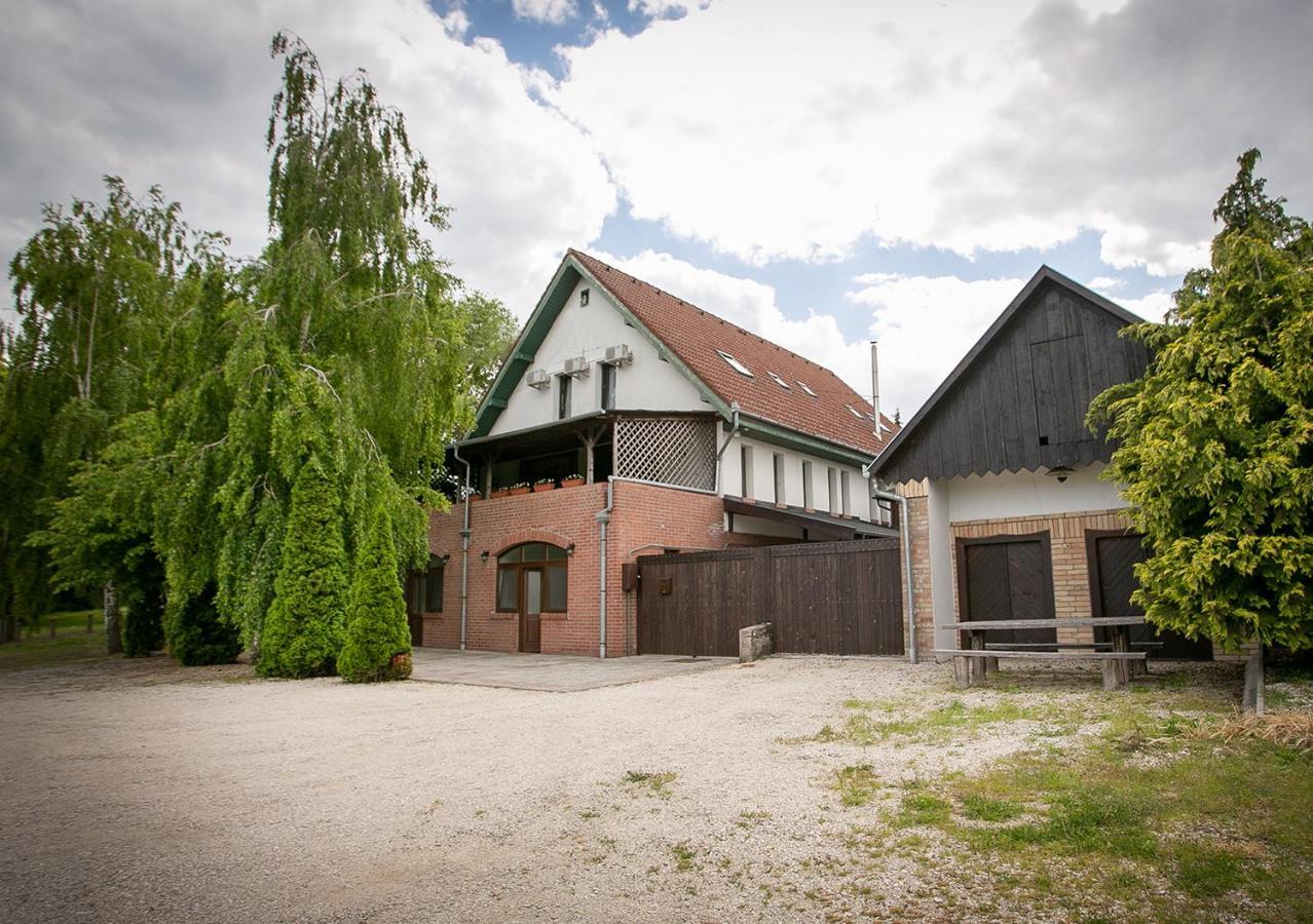 Forras Vendeghaz Villa Dunaegyhaza ภายนอก รูปภาพ